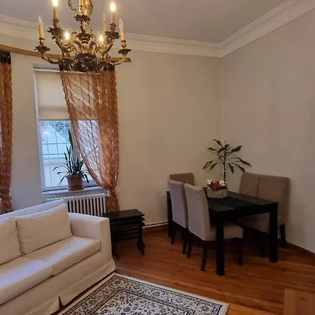 Spacious And Bright Three Bedroom By Happy Homes *