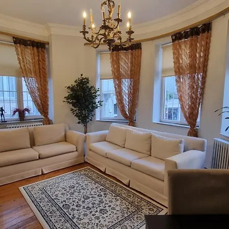 Spacious And Bright Three Bedroom By Happy Homes Apartment *