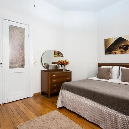 Spacious And Bright Three Bedroom By Happy Homes Apartment *