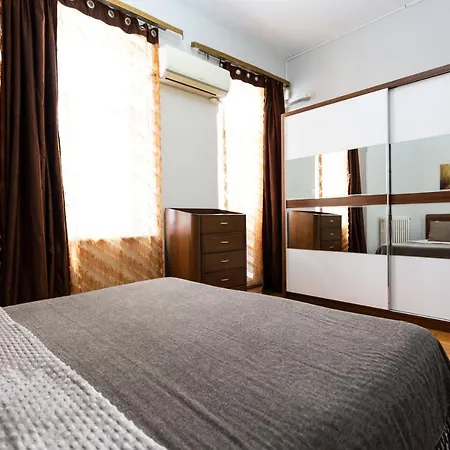 Apartment Spacious And Bright Three Bedroom By Happy Homes *